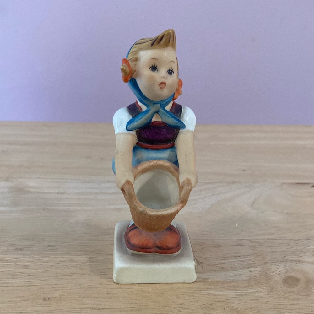 Hummel. Little Helper
